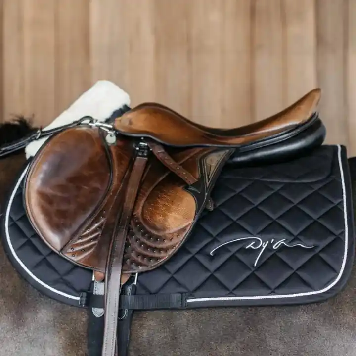 Schabrak Skin Friendly Vegan Sheepskin Svart Populärt val