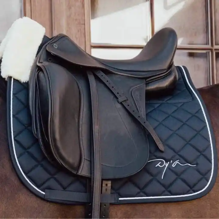 Kampanjpris Dressyrschabrak Skin Friendly Vegan Sheepskin Marinblå