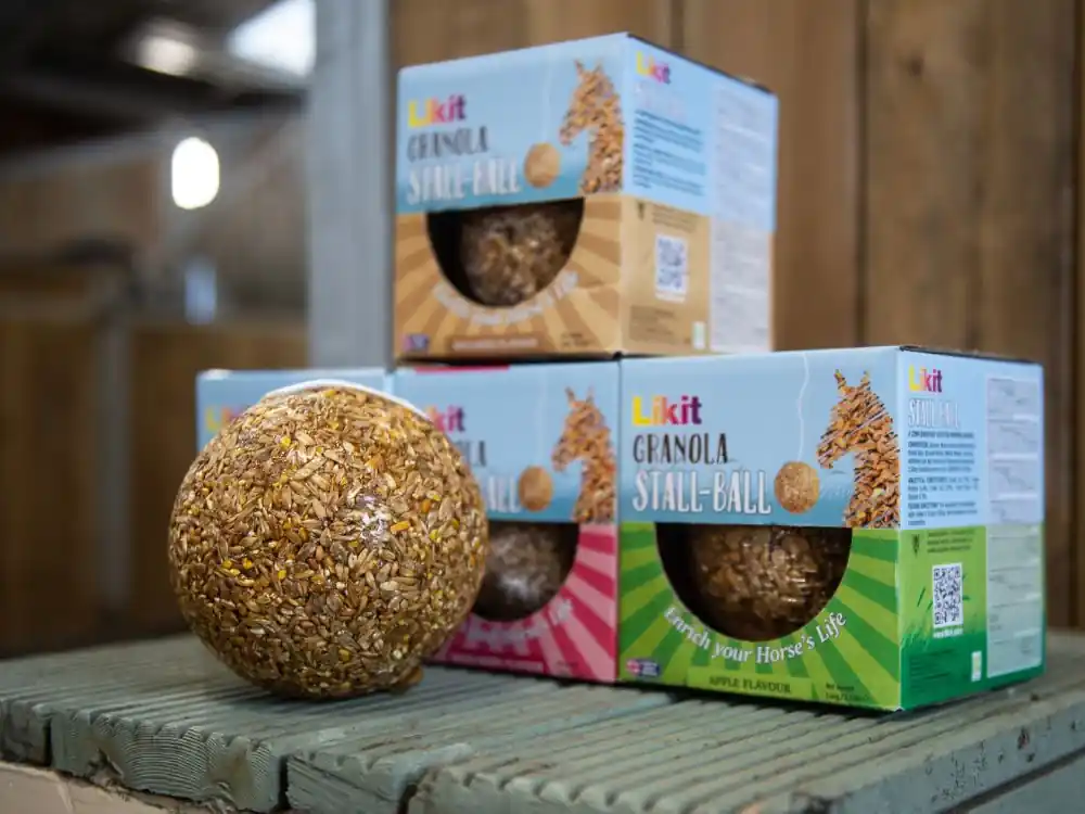 Populärt val Granola Stall boll 1.6 kg Likit